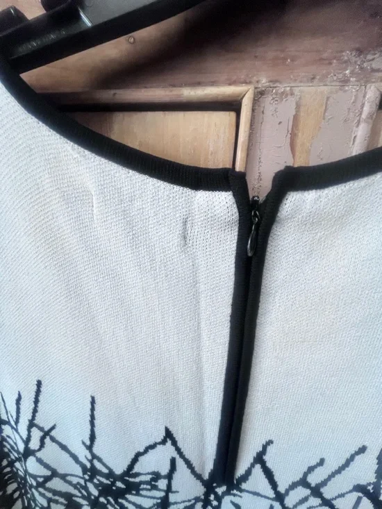 Calvin Klein White Dress with Black Abstract Waist Pattern - Picture 4 of 5